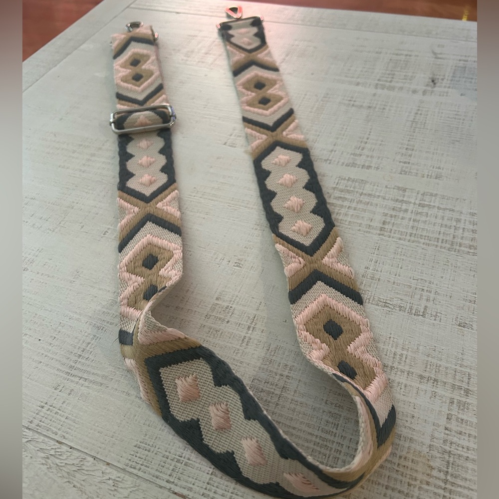 Geometric Patterned Bag Strap - Picture 5 of 6